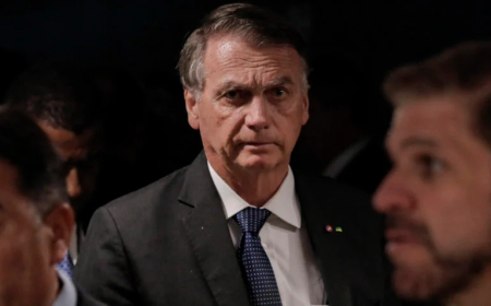 Bolsonaro nega tentativa de golpe ao chegar ao STF para depor