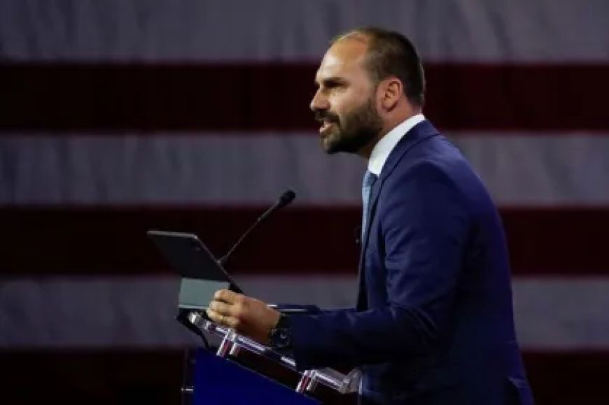 Eduardo Bolsonaro diz que Trump "ainda" não jogou bomba nuclear no Brasil