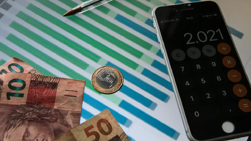 Celulares contribuem para aumento de pessoas com dinheiro na poupança