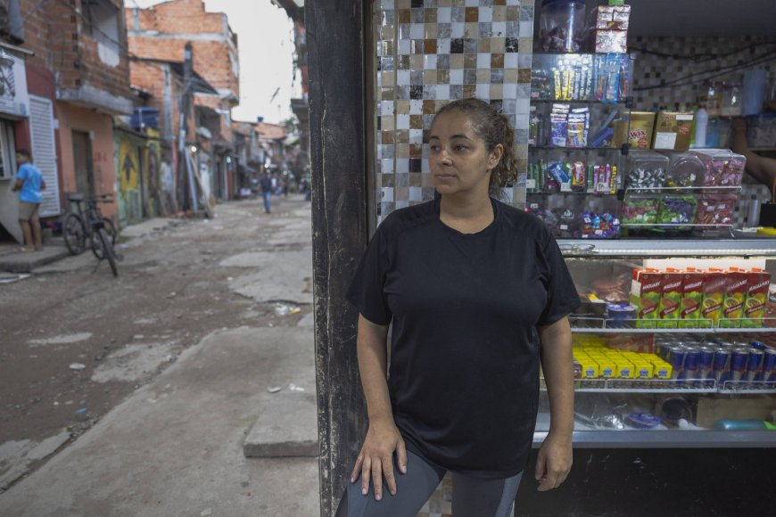 Comerciantes abandonam a favela do Moinho em São Paulo, impactando a economia local