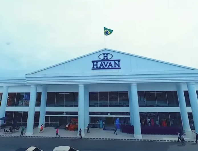 Gigante varejista Japonesa se instala no Brasil mirando superar a rede de Luciano Hang