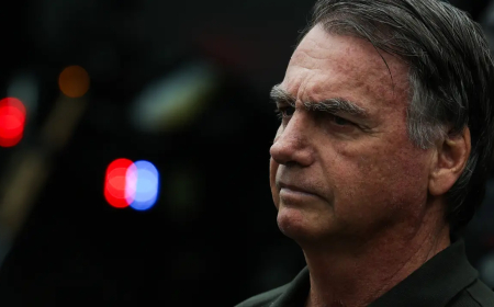 Bolsonaro pode reduzir pena de 27 anos com leitura de livros sobre democracia