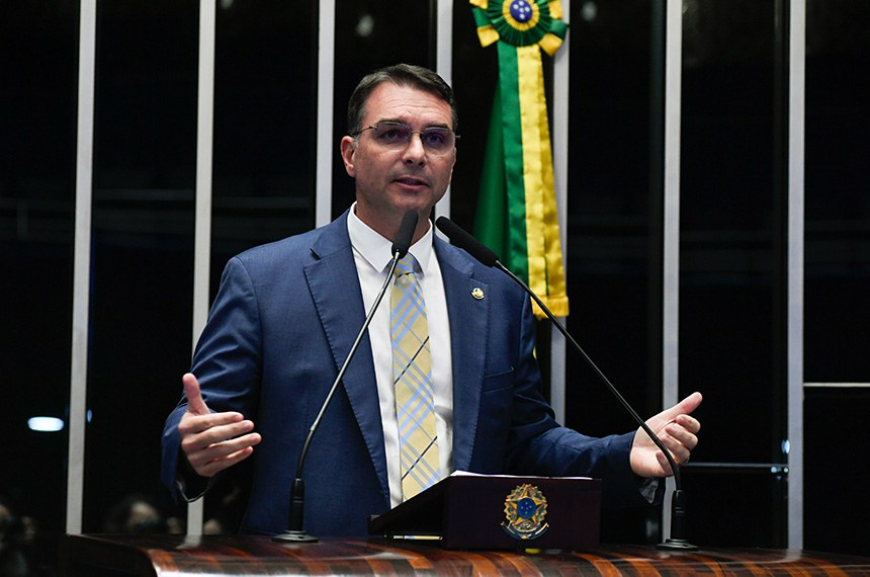 Flávio Bolsonaro usa pré-candidatura como moeda de troca para 2026