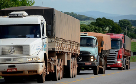 Caminhoneiros desistem de greve após Lula garantir frete melhor