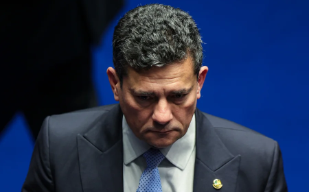 Moraes pede à PGR inclusão de Moro no inquérito das milícias digitais