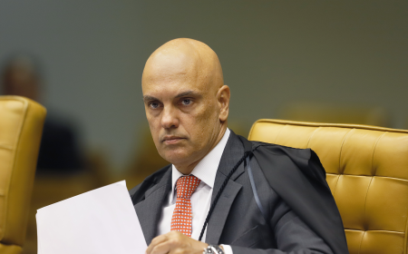 Moraes dá 24 horas para defesa de Bolsonaro explicar vídeo de Eduardo