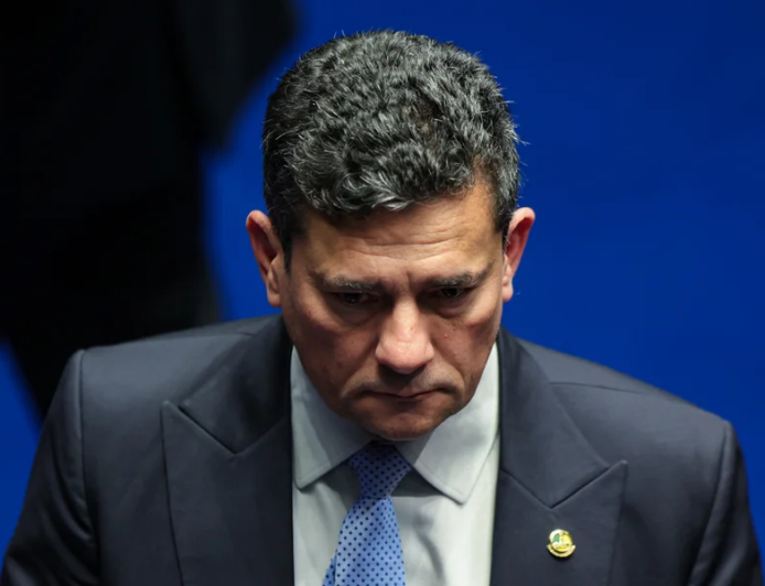 Moraes pede à PGR inclusão de Moro no inquérito das milícias digitais