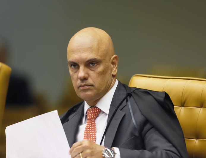 Moraes dá 24 horas para defesa de Bolsonaro explicar vídeo de Eduardo