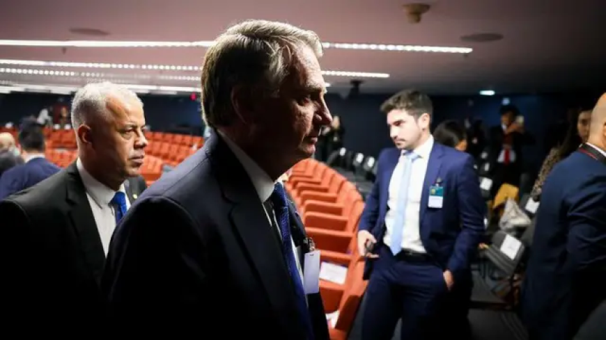 Defesa de Bolsonaro nega conhecimento prévio de vídeo gravado por Eduardo