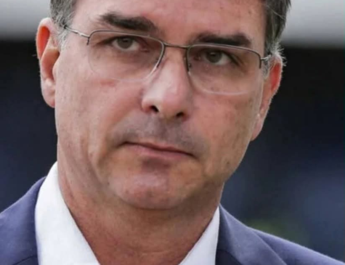 Flavio Bolsonaro fora das eleições