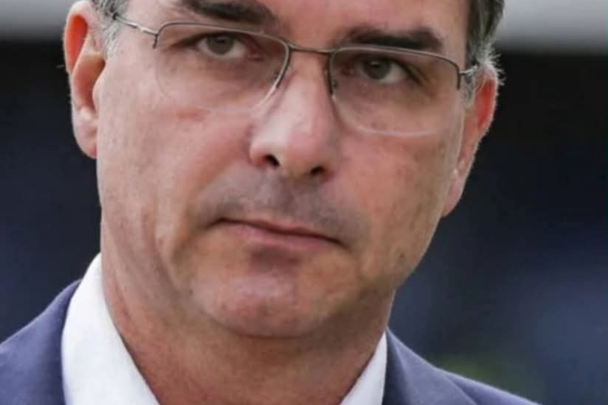 Flavio Bolsonaro fora das eleições