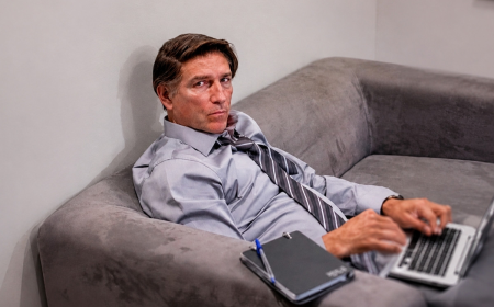 Produtora responsável pelo Filme do Bolsonaro nunca publicou nenhum filme