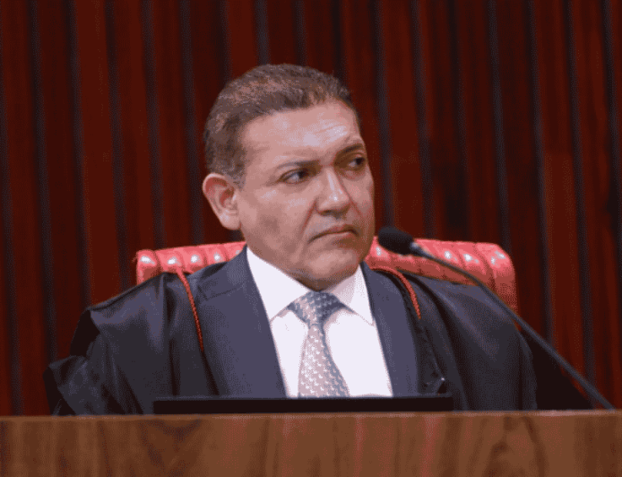 Kassio Nunes Marques assume a presidência do TSE e passa a comandar as eleições de 2026